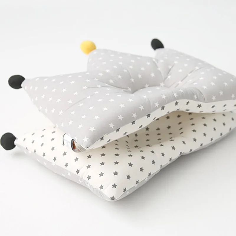 Cuby & Mom Bamboo Crown Cuckoo pillow